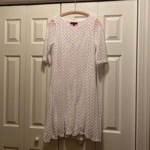 Women’s white lace knee length dress. Very good condition. Smoke/pet free home.